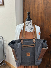 Load image into Gallery viewer, Saddle Belle weekender