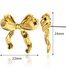 Load image into Gallery viewer, Gold elegant bow earrings ￼
