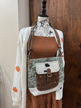 Load image into Gallery viewer, Eau De Nil Purse
