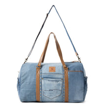 Load image into Gallery viewer, Preorder: Wildberry Voyager Traveler Bag
