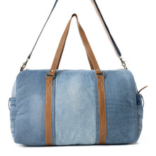 Load image into Gallery viewer, Preorder: Wildberry Voyager Traveler Bag
