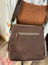 Load image into Gallery viewer, Point rock Crossbody
